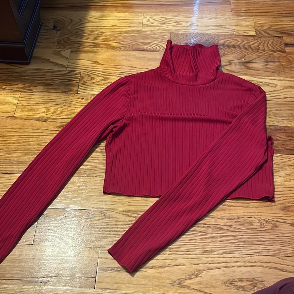 romwe cropped turtle neck, size L